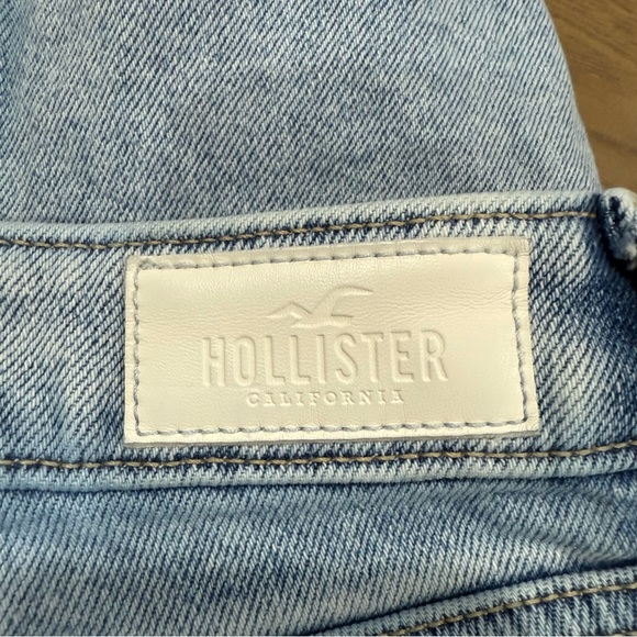 Hollister Ultra High Rise Mom Jeans Distressed Ripped Light Wash 33x27 Grunge - Picture 13 of 15